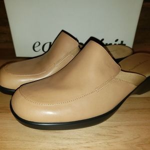 Easy Spirit SZ 9M Leather NIB
